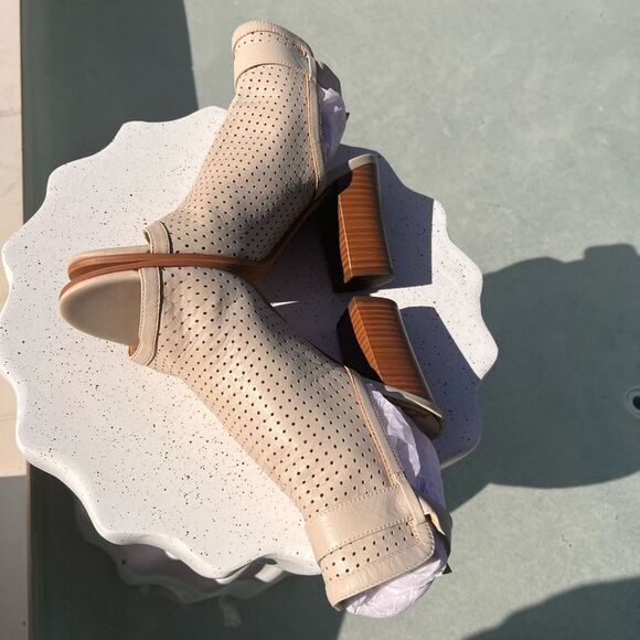 Sam Edelman Emmie Gray Nude Perforated Leather Heeled Sandal Open Toe Size 8 - Picture 3 of 9